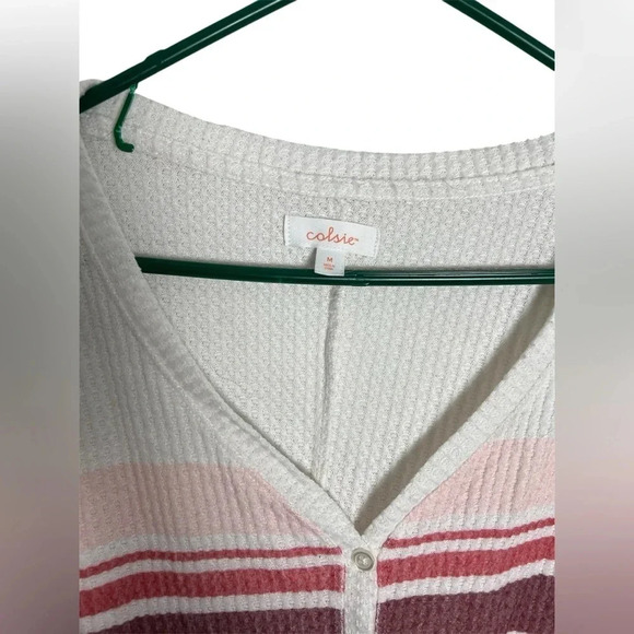 Colsie White Long Sleeve Button up waffle shirt size Medium - Picture 3 of 5